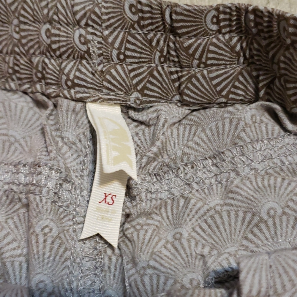 MK Mid Rise Shorts - Picture 3 of 5